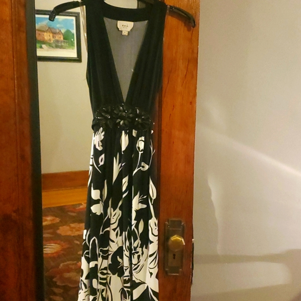 Black and white v-neck dress